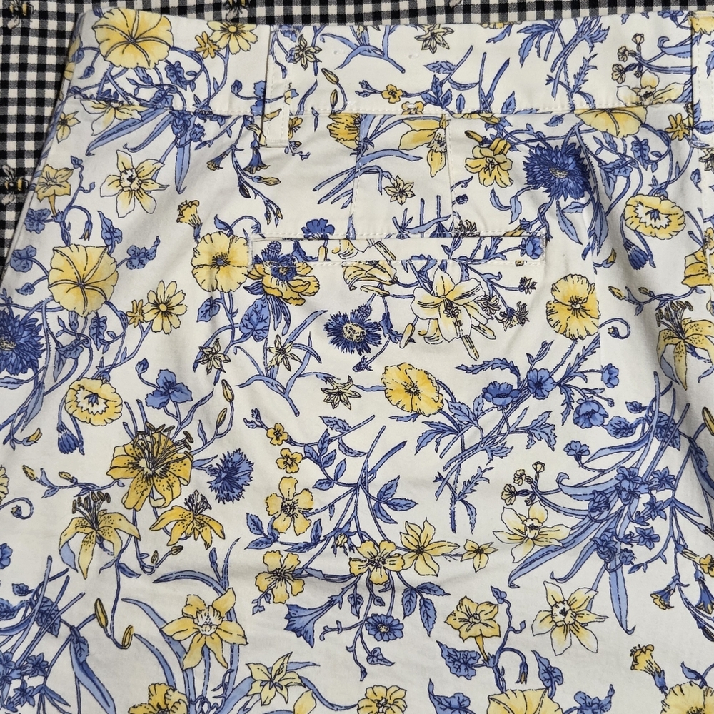 Talbots Whimsy Garden Blue and Yellow Floral Women's Relaxed Chino Shorts 7" - Picture 9 of 14